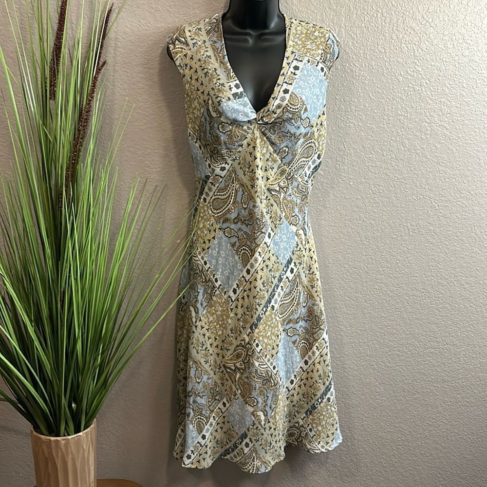 JohnPaulRichard Blue and Gold Paisley V-Neck Sleeveless Dress